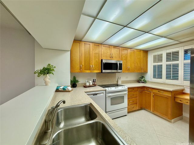 500 Lunalilo Home Road 25B, Honolulu, HI 96825