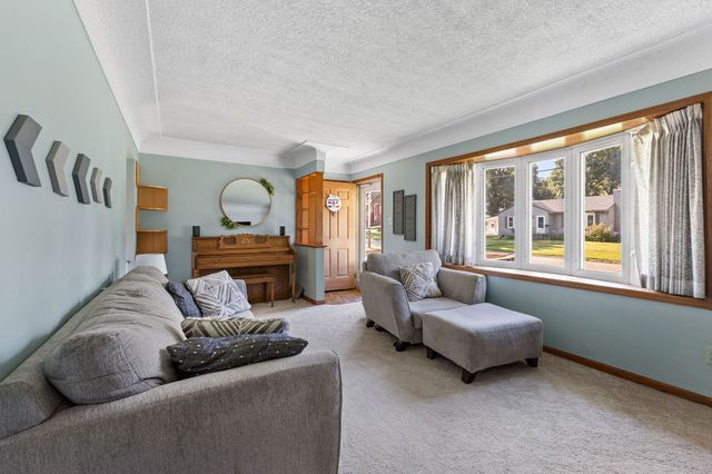 627 Broad Street, Des Moines, IA 50315