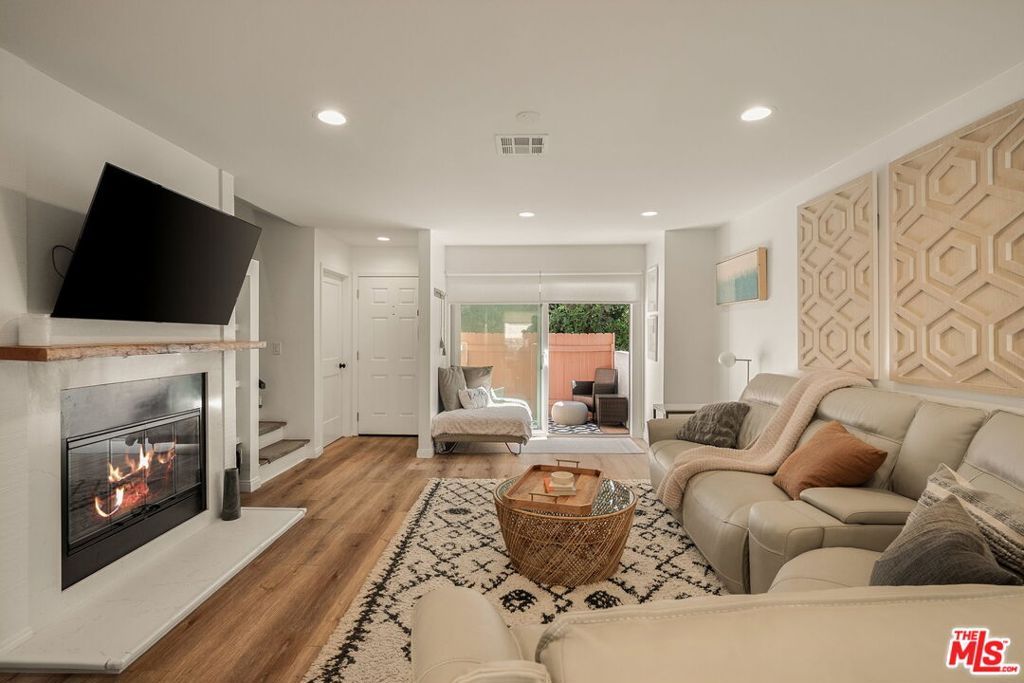 922 Lincoln Boulevard 2, Santa Monica, CA 90403