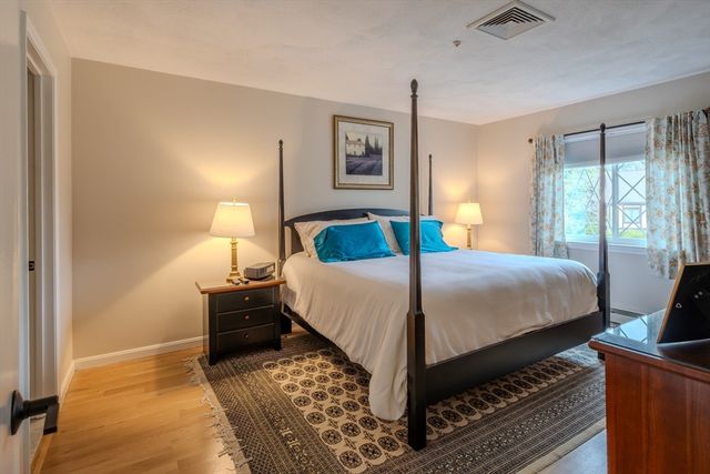 19 Rainbow Pond Dr B2, Walpole, MA 02081