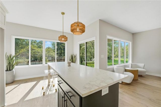 207 NW Orchard Court, Lee's Summit, MO 64063