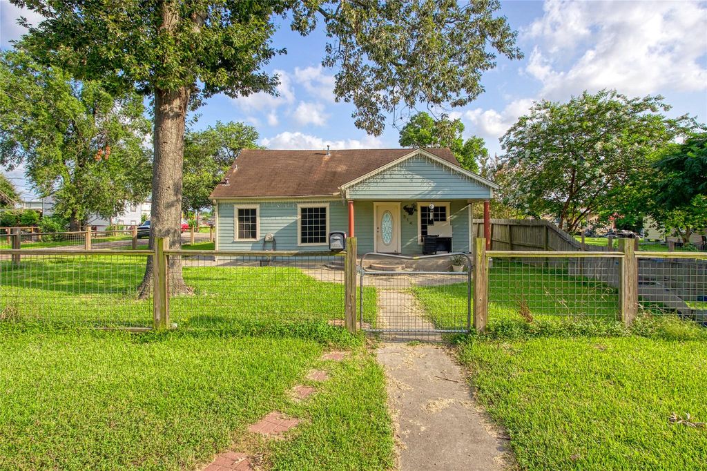 514 Avenue B, Houston, TX 77587