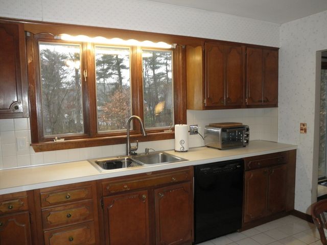 52 Walker, Seekonk, MA 02771