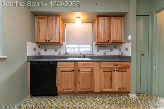 1015 Easley Drive, Westland, MI 48186