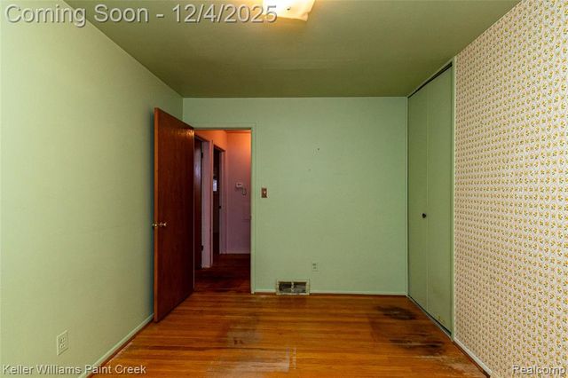 1015 Easley Drive, Westland, MI 48186