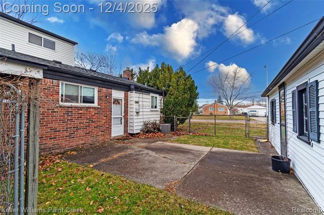 1015 Easley Drive, Westland, MI 48186