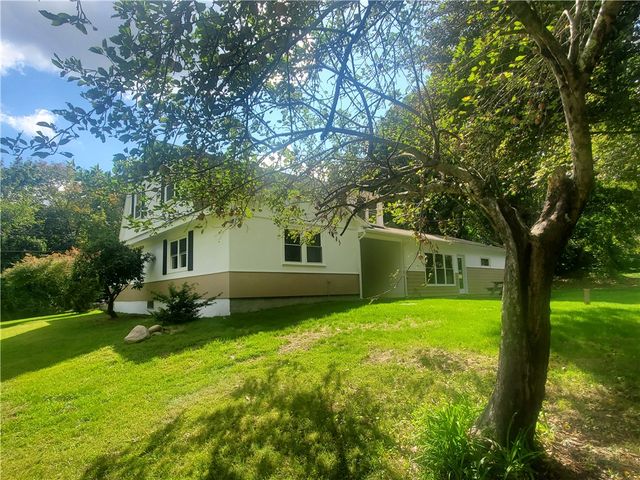 62 Belfield Drive, Johnston, RI 02919