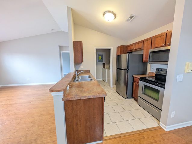 43120 Pendleton Circle, Sterling Heights, MI 48313