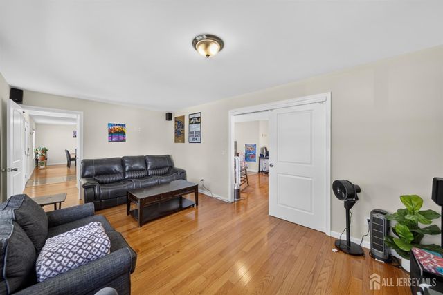 9 Skitka Avenue, Carteret, NJ 07008