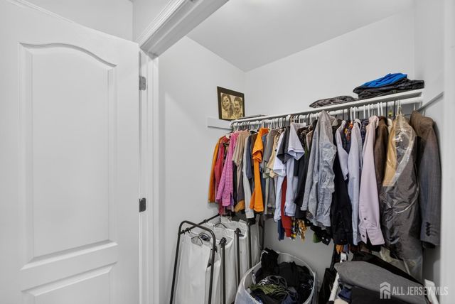 9 Skitka Avenue, Carteret, NJ 07008