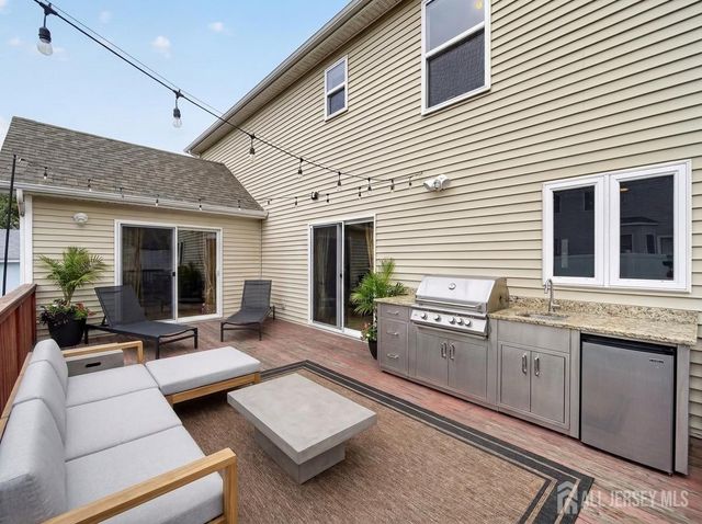 9 Skitka Avenue, Carteret, NJ 07008