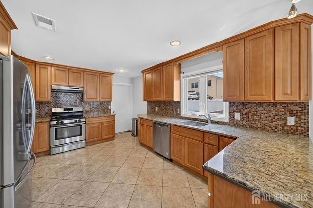 9 Skitka Avenue, Carteret, NJ 07008