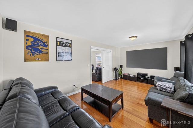 9 Skitka Avenue, Carteret, NJ 07008