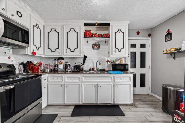 2402 Raymond Street, Pasadena, TX 77506