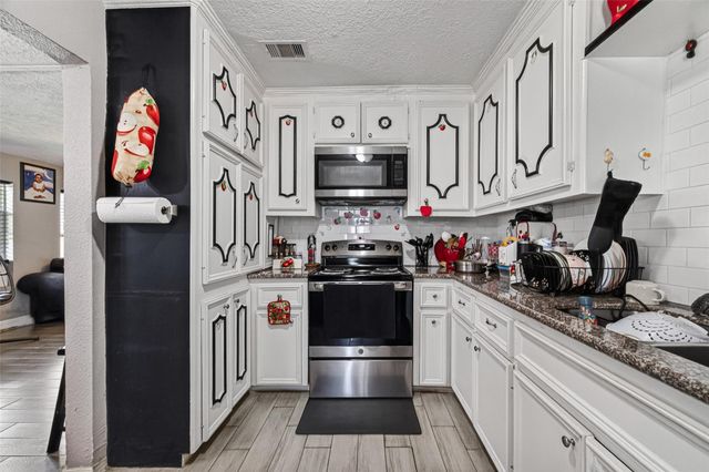 2402 Raymond Street, Pasadena, TX 77506