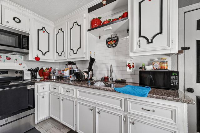 2402 Raymond Street, Pasadena, TX 77506