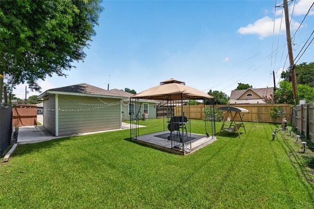 2402 Raymond Street, Pasadena, TX 77506