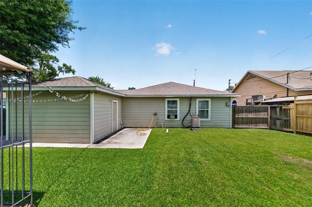 2402 Raymond Street, Pasadena, TX 77506