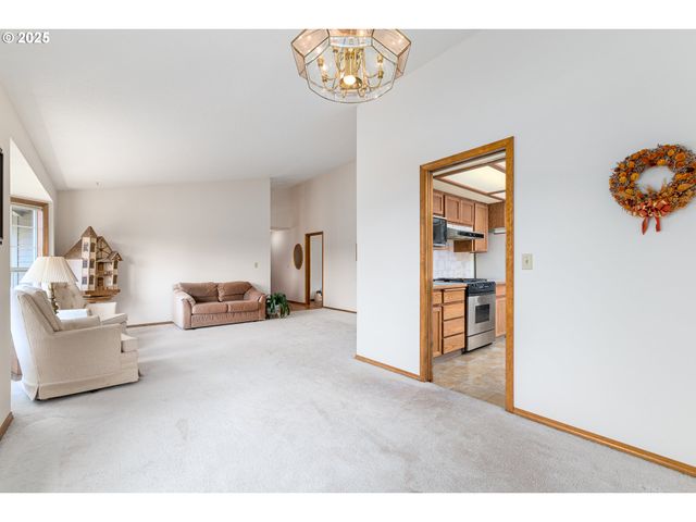 13323 Se SHANNON, Clackamas, OR 97015