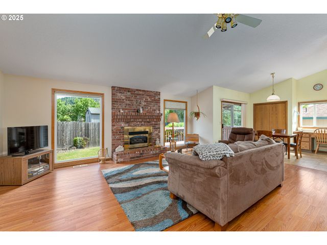 13323 Se SHANNON, Clackamas, OR 97015