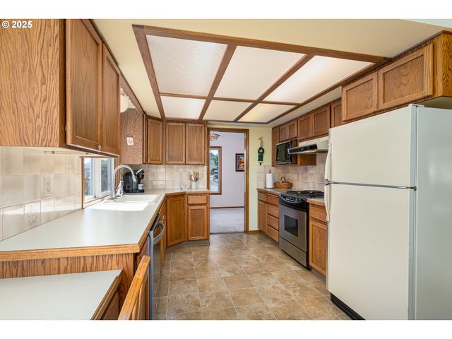 13323 Se SHANNON, Clackamas, OR 97015