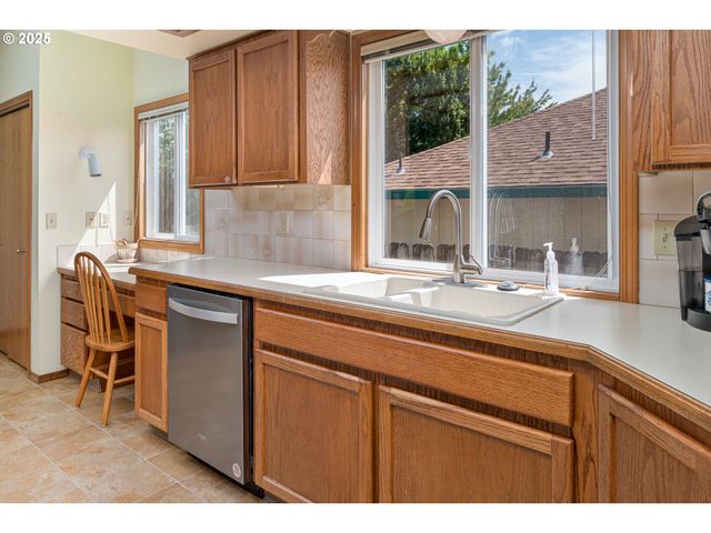 13323 Se SHANNON, Clackamas, OR 97015
