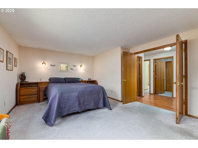 13323 Se SHANNON, Clackamas, OR 97015