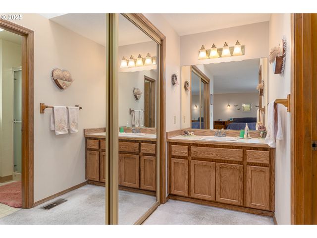 13323 Se SHANNON, Clackamas, OR 97015