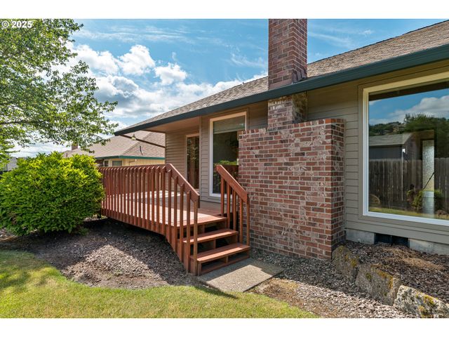 13323 Se SHANNON, Clackamas, OR 97015