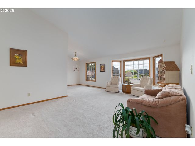 13323 Se SHANNON, Clackamas, OR 97015