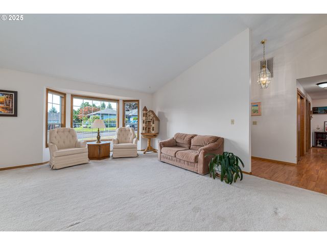 13323 Se SHANNON, Clackamas, OR 97015