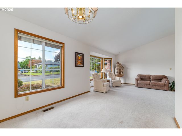 13323 Se SHANNON, Clackamas, OR 97015