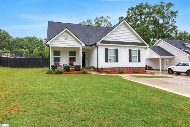 714 Chestnut Street, Laurens, SC 29630