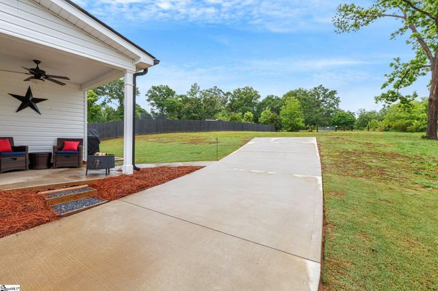 714 Chestnut Street, Laurens, SC 29630