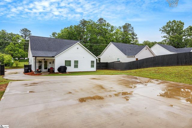 714 Chestnut Street, Laurens, SC 29630