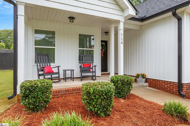 714 Chestnut Street, Laurens, SC 29630