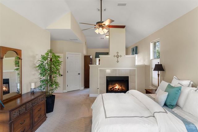 34 Tiburon DR, The Hills, TX 78738