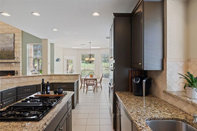 34 Tiburon DR, The Hills, TX 78738