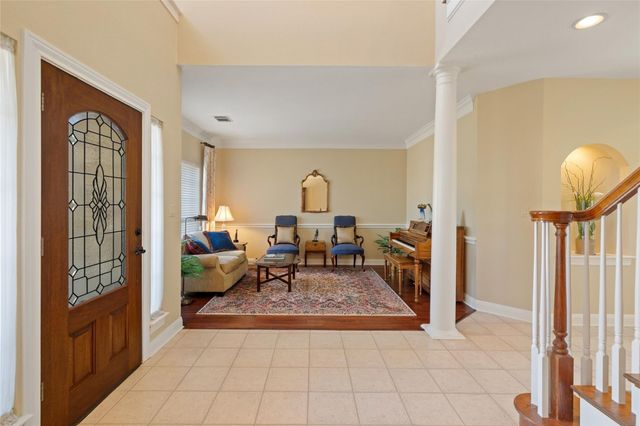 34 Tiburon DR, The Hills, TX 78738
