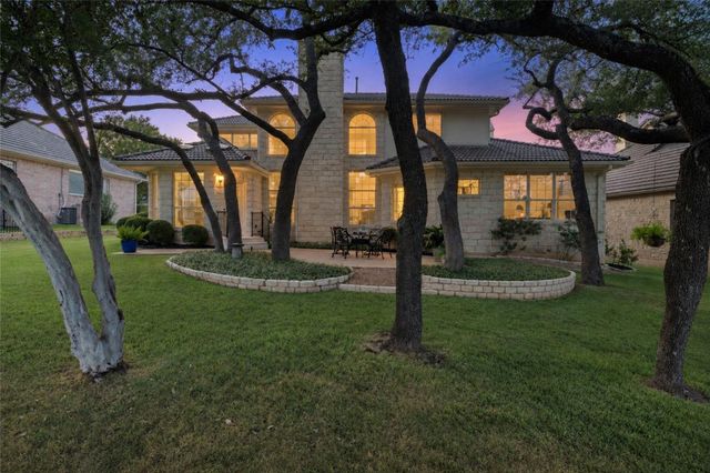 34 Tiburon DR, The Hills, TX 78738