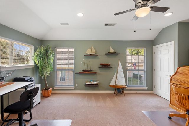 34 Tiburon DR, The Hills, TX 78738
