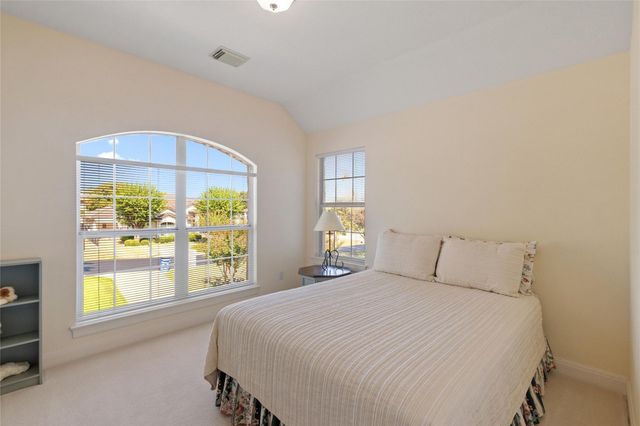 34 Tiburon DR, The Hills, TX 78738