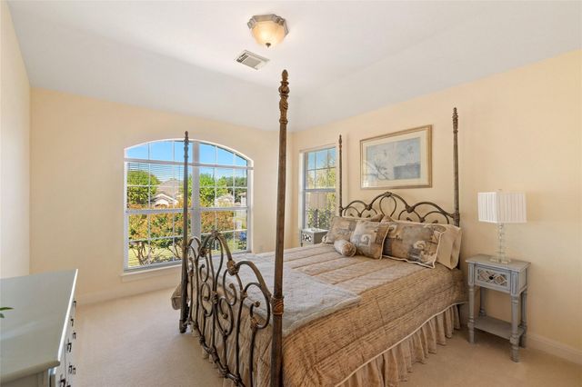 34 Tiburon DR, The Hills, TX 78738