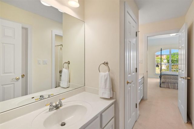 34 Tiburon DR, The Hills, TX 78738