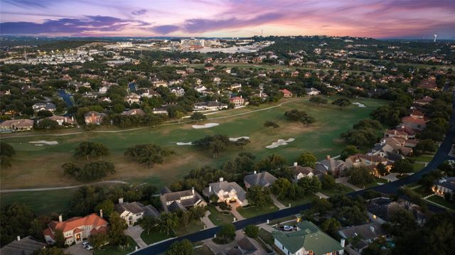 34 Tiburon DR, The Hills, TX 78738