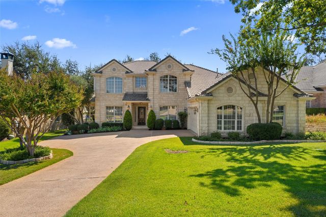 34 Tiburon DR, The Hills, TX 78738
