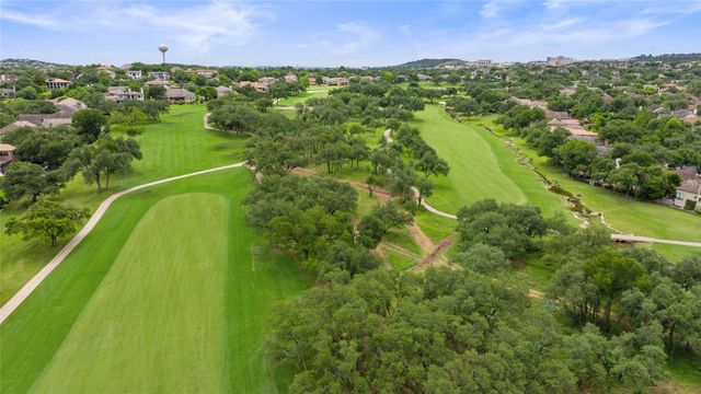 34 Tiburon DR, The Hills, TX 78738
