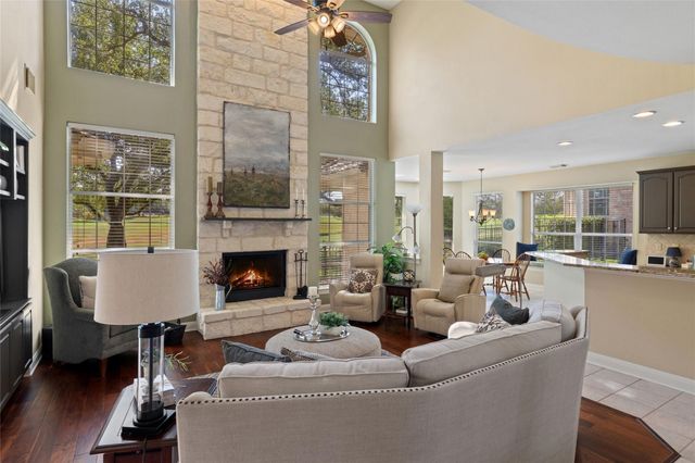 34 Tiburon DR, The Hills, TX 78738