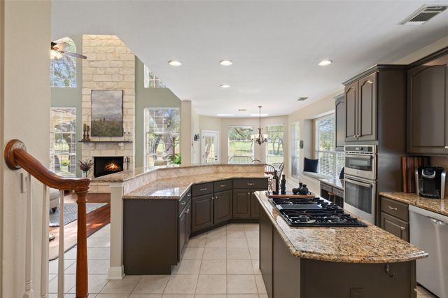 34 Tiburon DR, The Hills, TX 78738