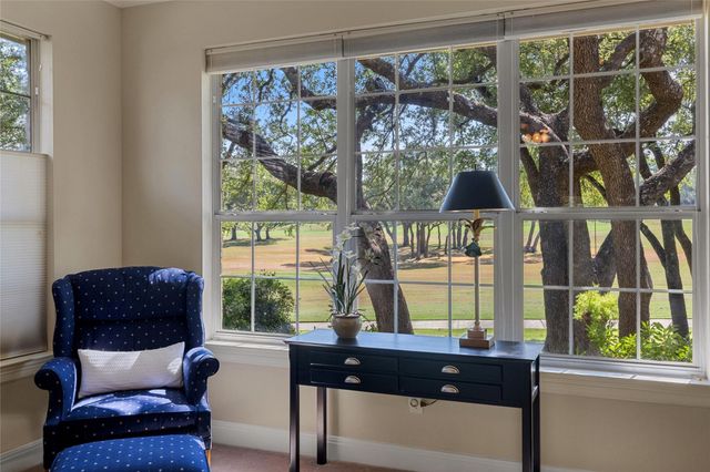34 Tiburon DR, The Hills, TX 78738